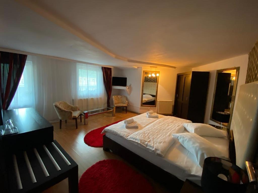 Pensiunea El Plazza Băile Herculane Dış mekan fotoğraf